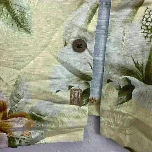 Tommy Bahama floral Hawaiian mens shirt sz L MC2 - Picture 4 of 9